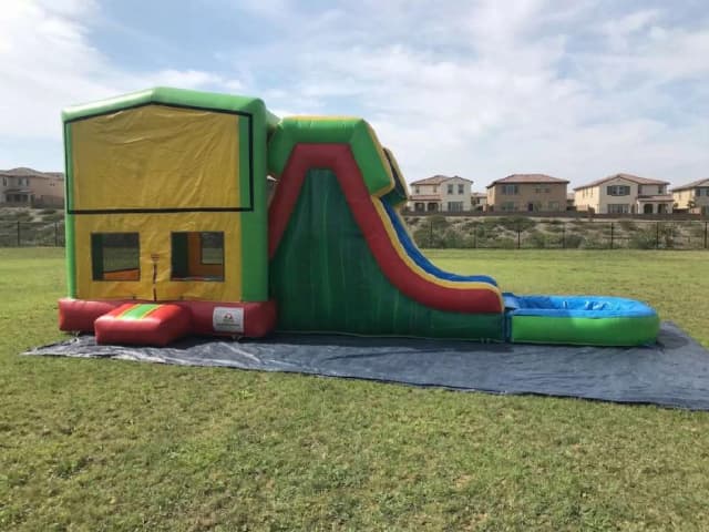 Front hero view of the 5 in 1 Island Splash Adventure showing main features and design.